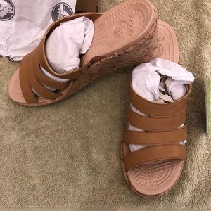 Corkscrew faux heel leather strapped Croc sandal.